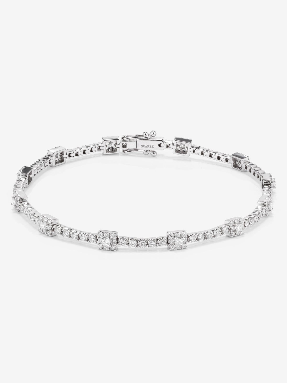Pulsera rivière de oro blanco de 18K con diamantes en talla princesa con un total de 0,34 cts y brillante con un total de 1,62 cts