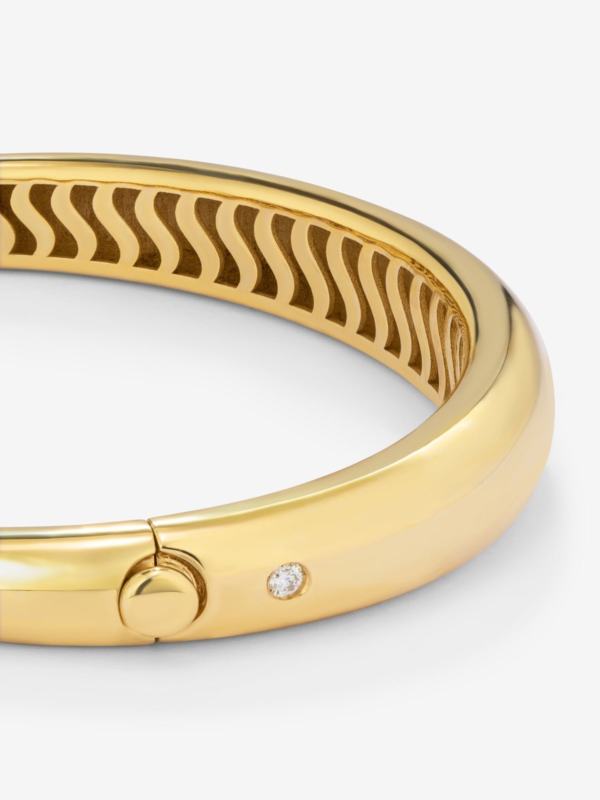 Pulsera rígida lisa de oro amarillo de 18K con diamante