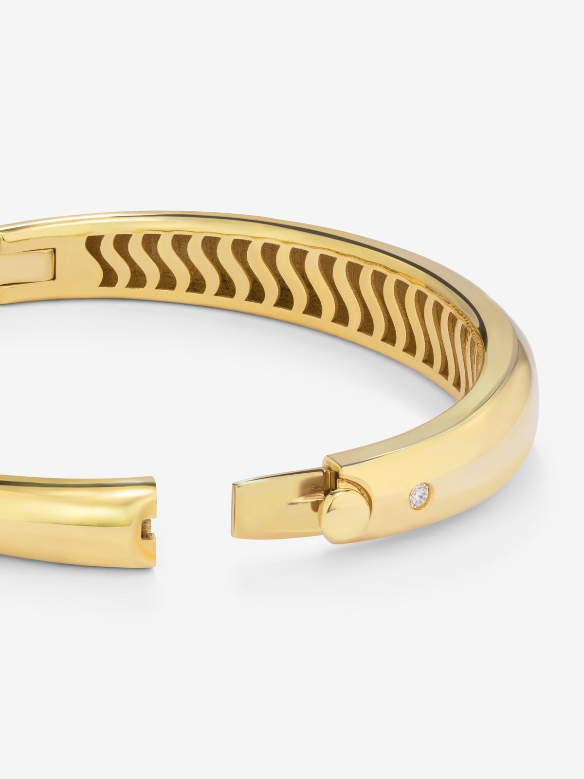 Pulsera rígida lisa de oro amarillo de 18K con diamante