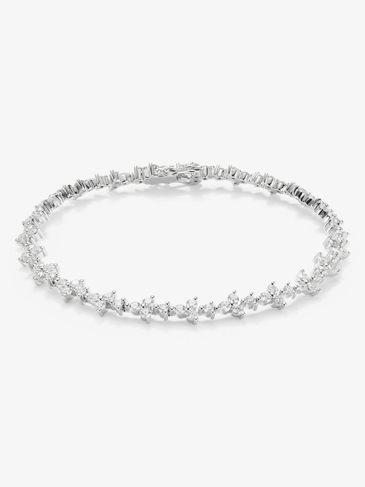 Pulsera rivière de oro blanco de 18K con diamantes en talla brillante de 2,82 cts