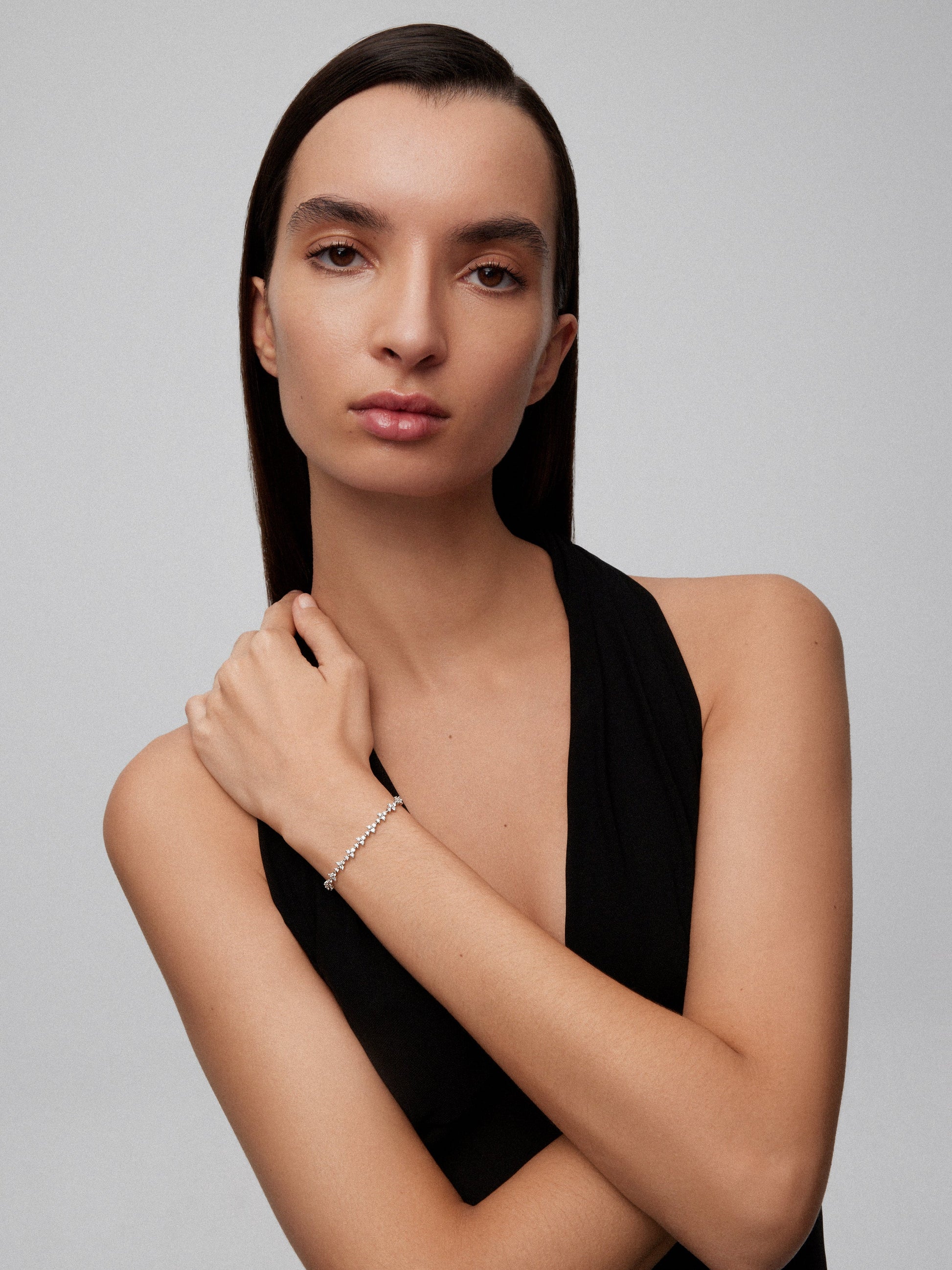 Pulsera rivière de oro blanco de 18K con diamantes en talla brillante de 2,82 cts