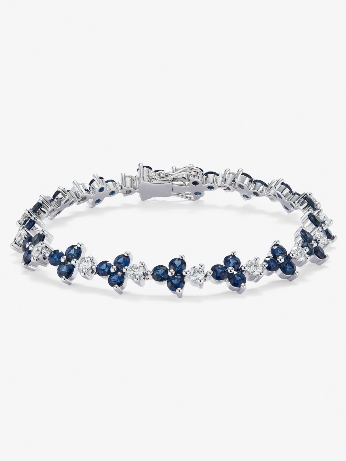 Pulsera rivière de oro blanco de 18K con zafiros azules en talla brillante de 6,62 cts y diamantes blancos en talla brillante de 2,85 cts
