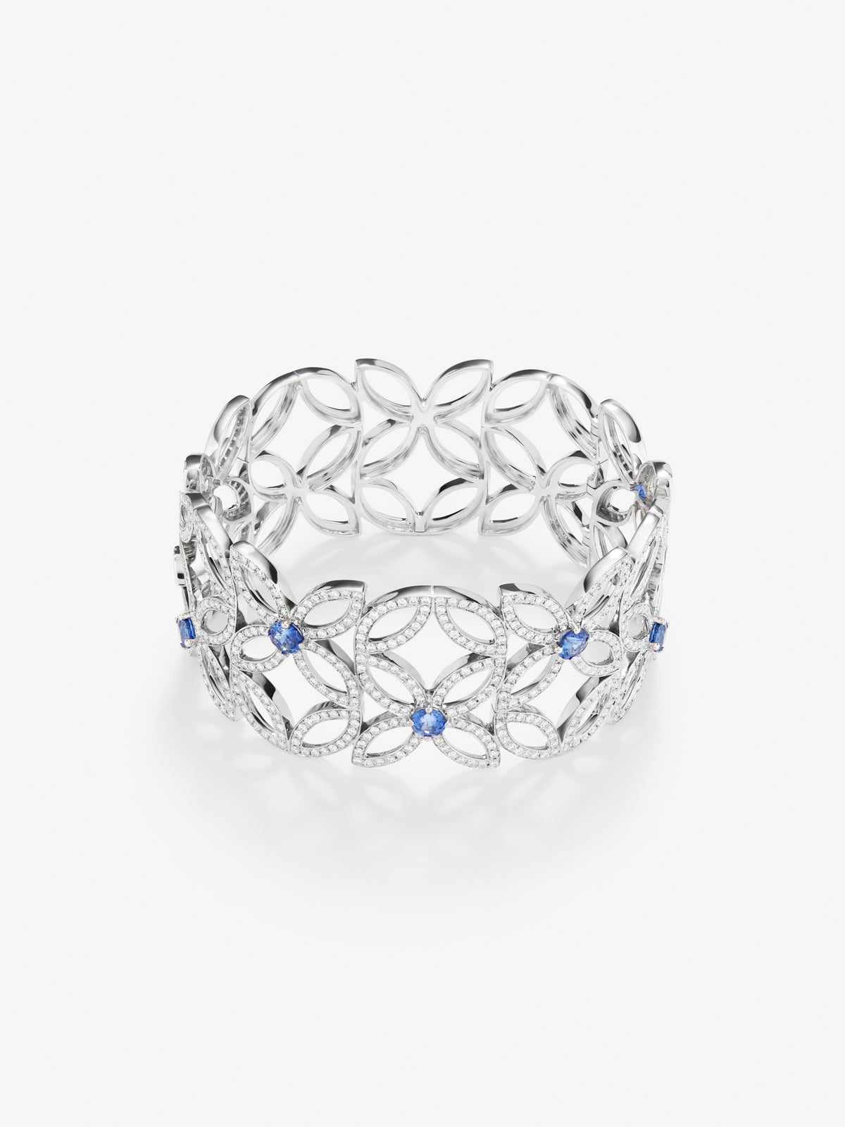 Pulsera de oro blanco de 18K con zafiros azules en talla brillante de 3,5 cts y diamantes blancos en talla brillante de 5,12 cts
