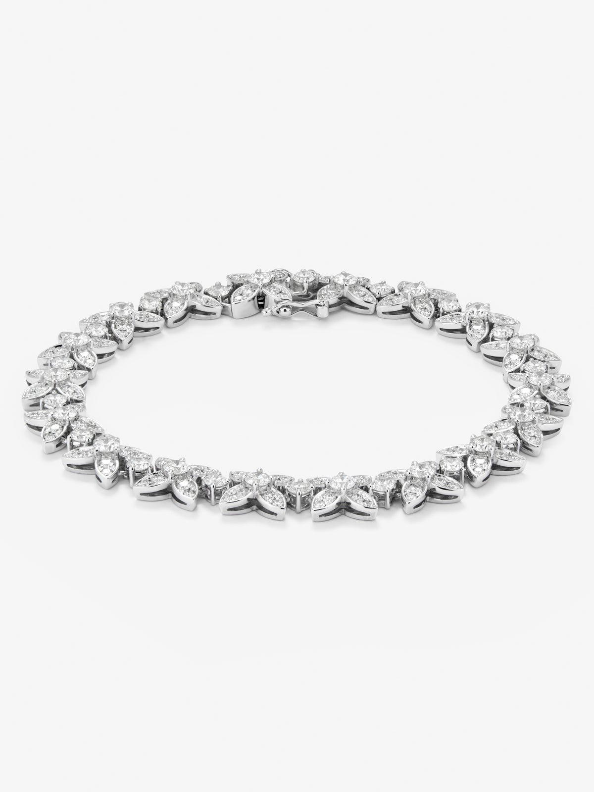 Pulsera de oro blanco de 18K con diamantes blancos en talla brillante de 5,41 cts