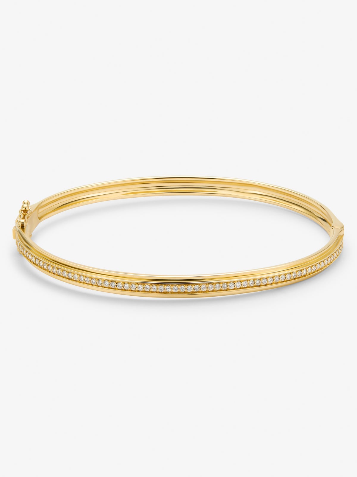 Pulsera rígida de oro amarillo de 18K con 64 diamantes en talla brillante con un total de 0,38 cts