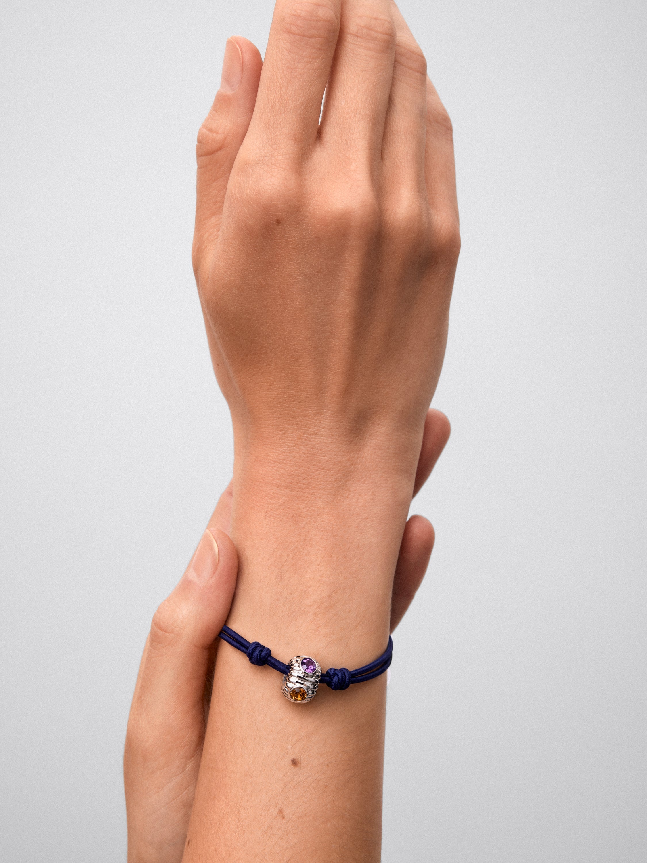 Pulsera abalorio central en plata 925 con cuarzo citrino y amatista morada