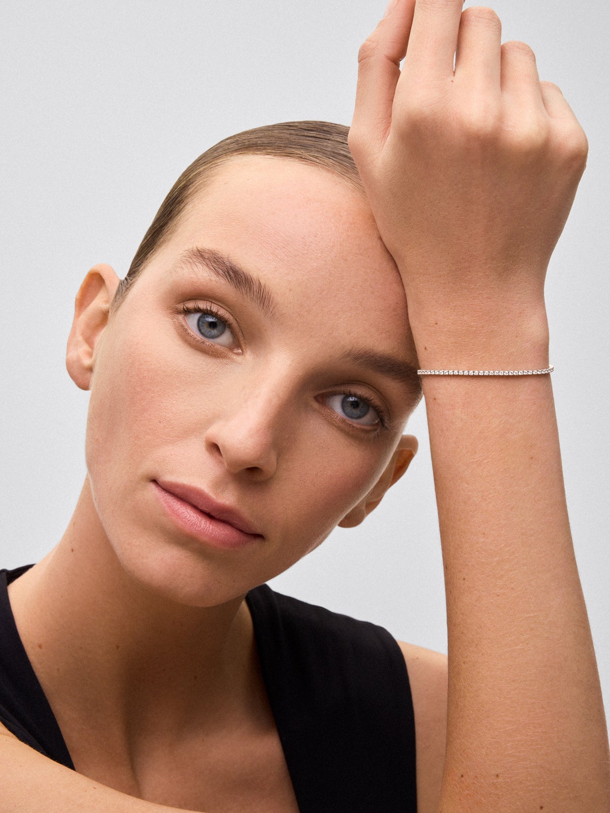 Pulsera rivière de oro blanco de 18K con diamantes en talla brillante con un total de 16,12 cts