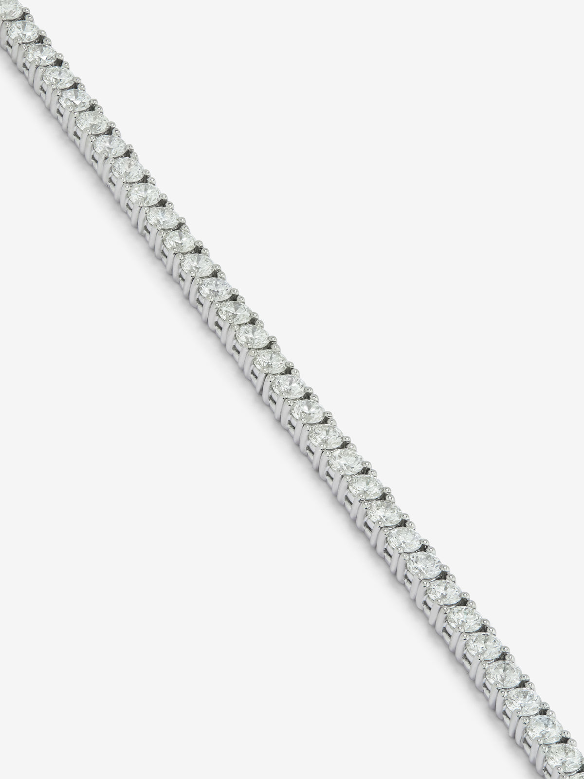 Pulsera rivière de oro blanco de 18K con diamantes en talla brillante con un total de 2,95cts