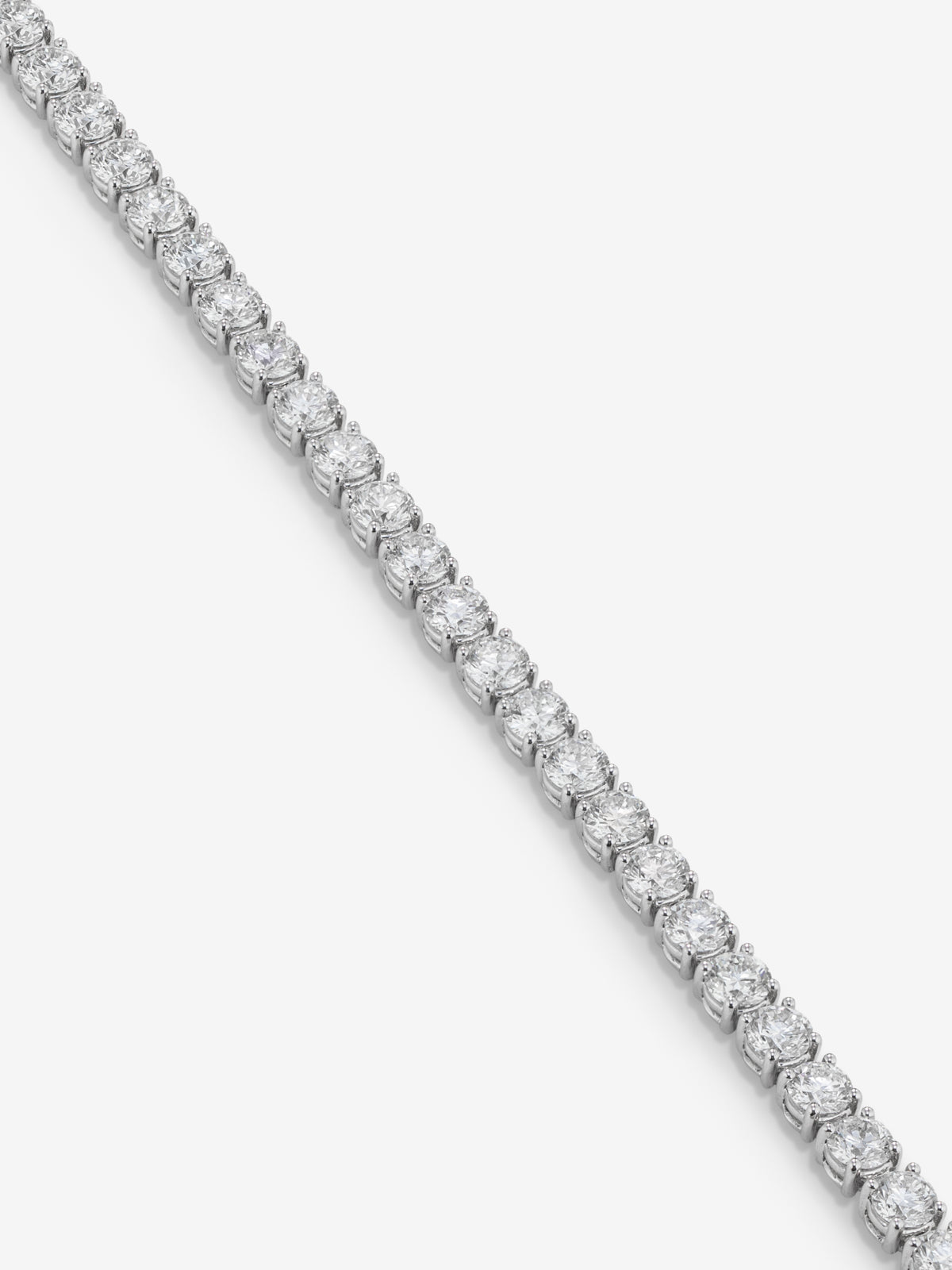 Pulsera rivière de oro blanco de 18K con diamantes en talla brillante con un total de 7,31 cts