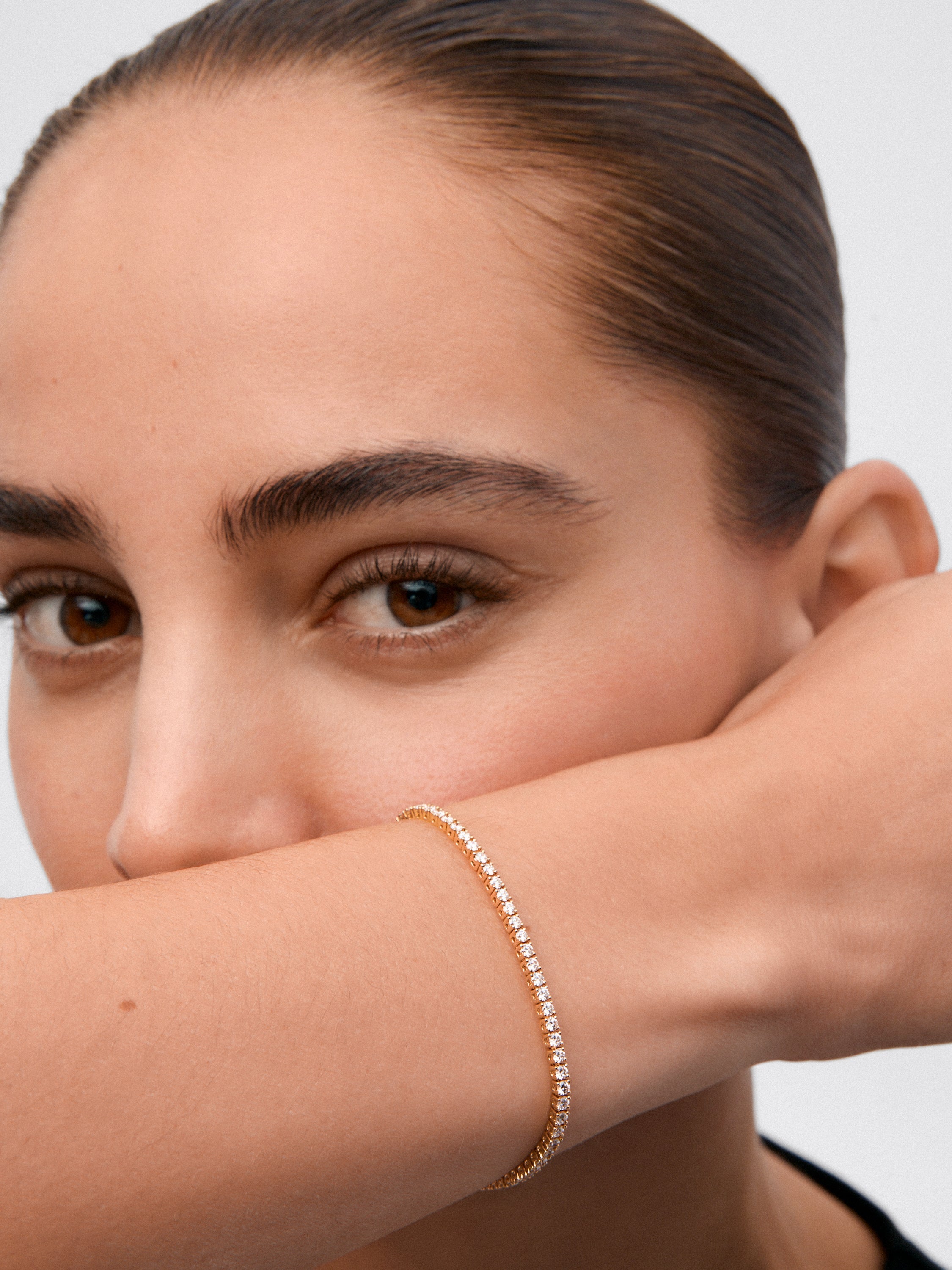 Pulsera rivière de oro amarillo de 18K con diamantes blancos en talla brillante de 2,5cts