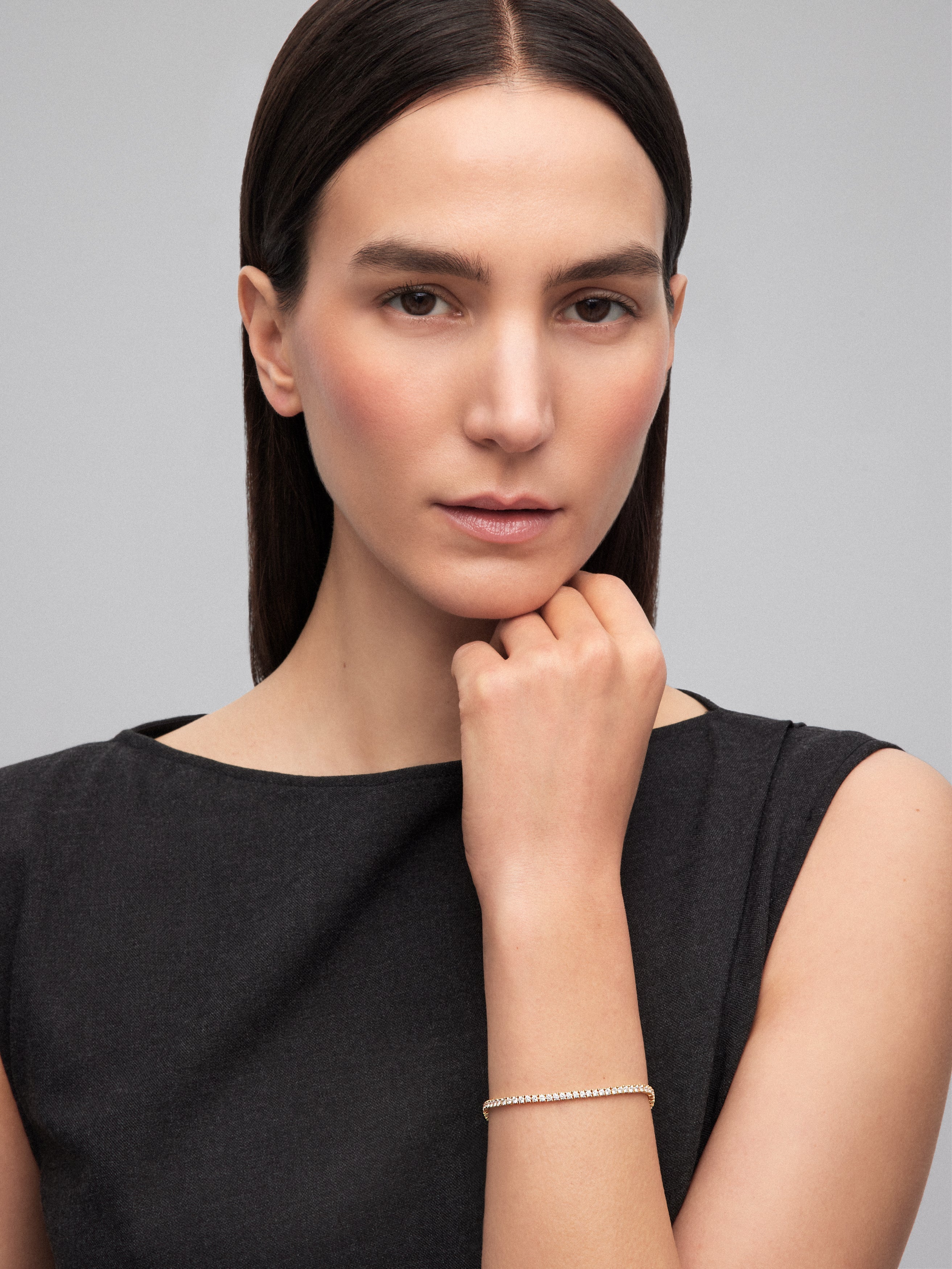 Pulsera rivière de oro amarillo de 18K con diamantes en talla brillante con un total de 3,17 cts