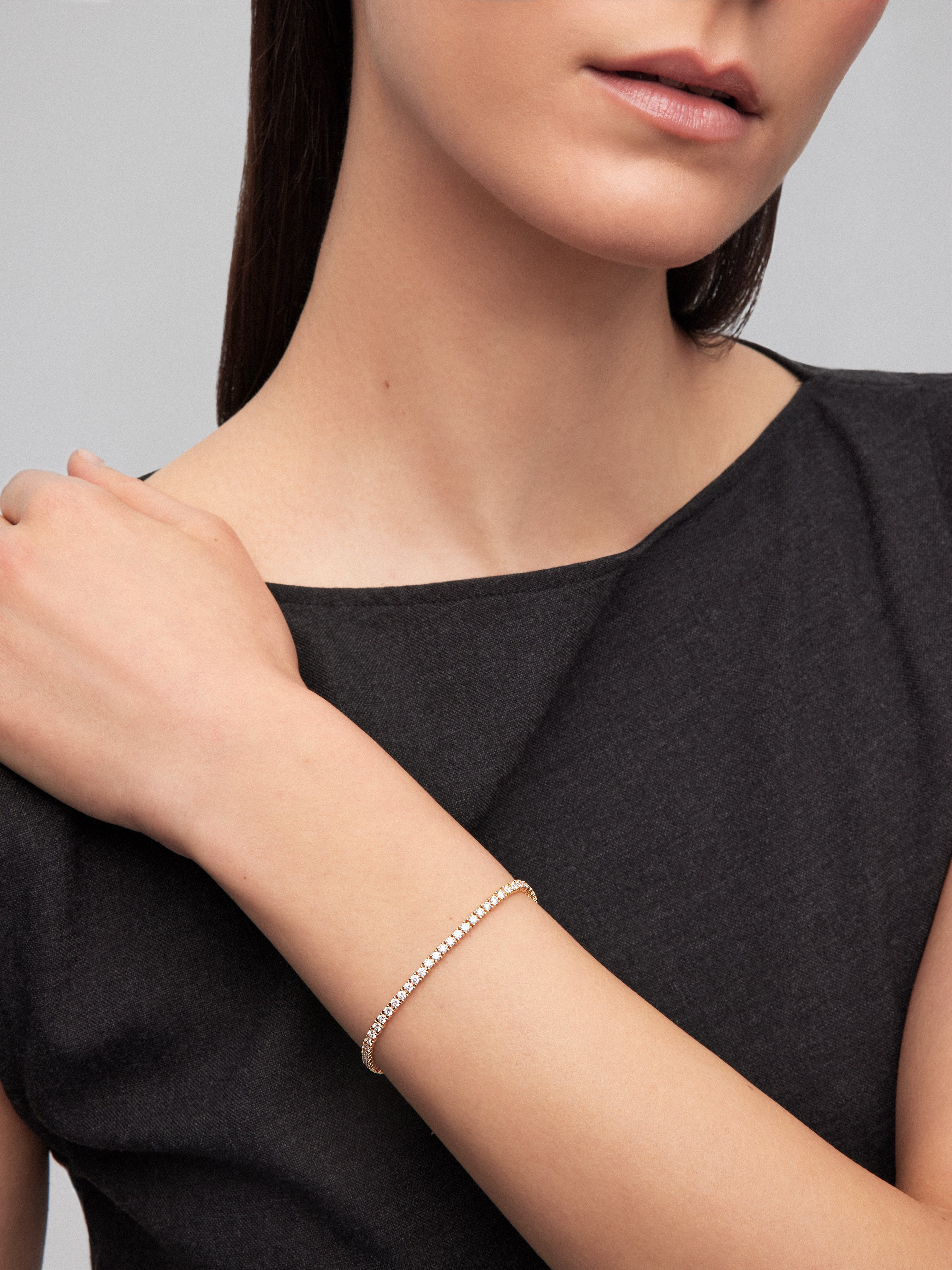 Pulsera rivière de oro amarillo de 18K con diamantes en talla brillante con un total de 3,17 cts