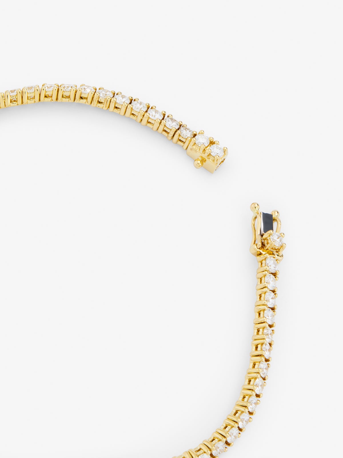 Pulsera rivière de oro amarillo de 18K con diamantes en talla brillante con un total de 3,55 cts