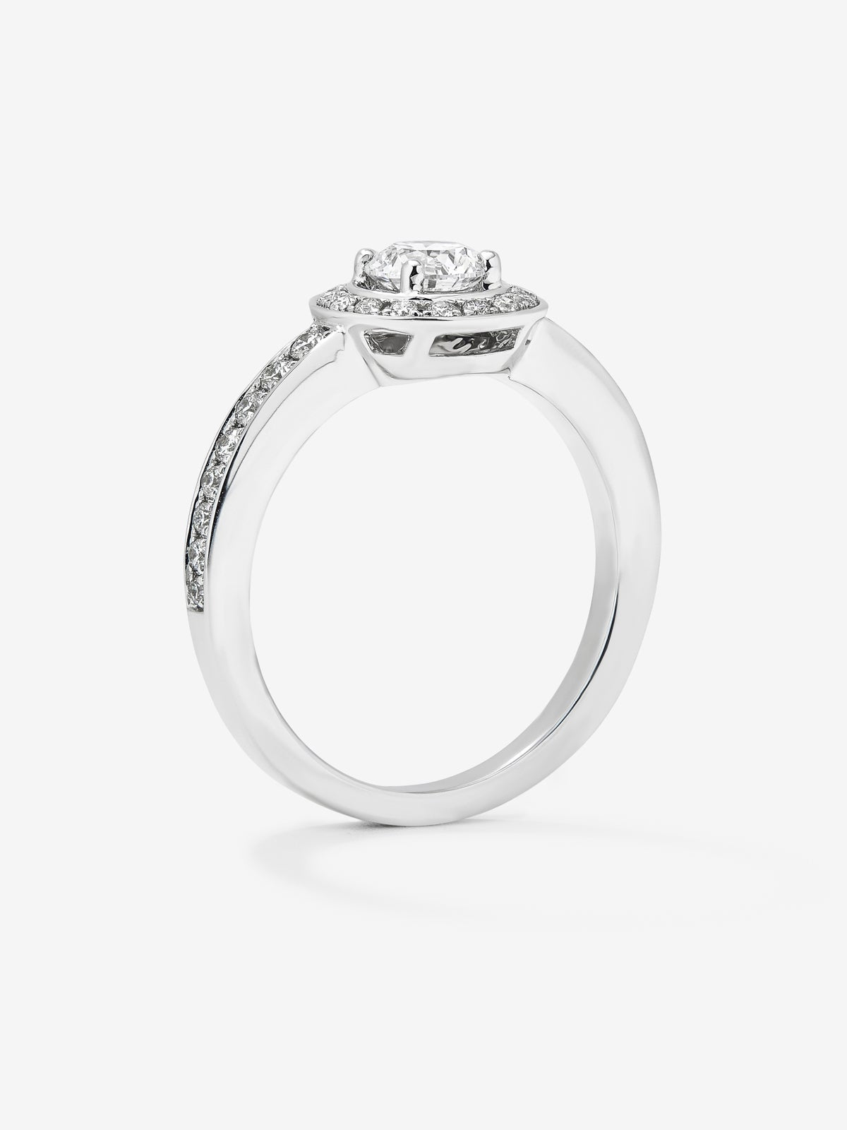 Anillo solitario de compromiso de oro blanco de 18K con diamantes