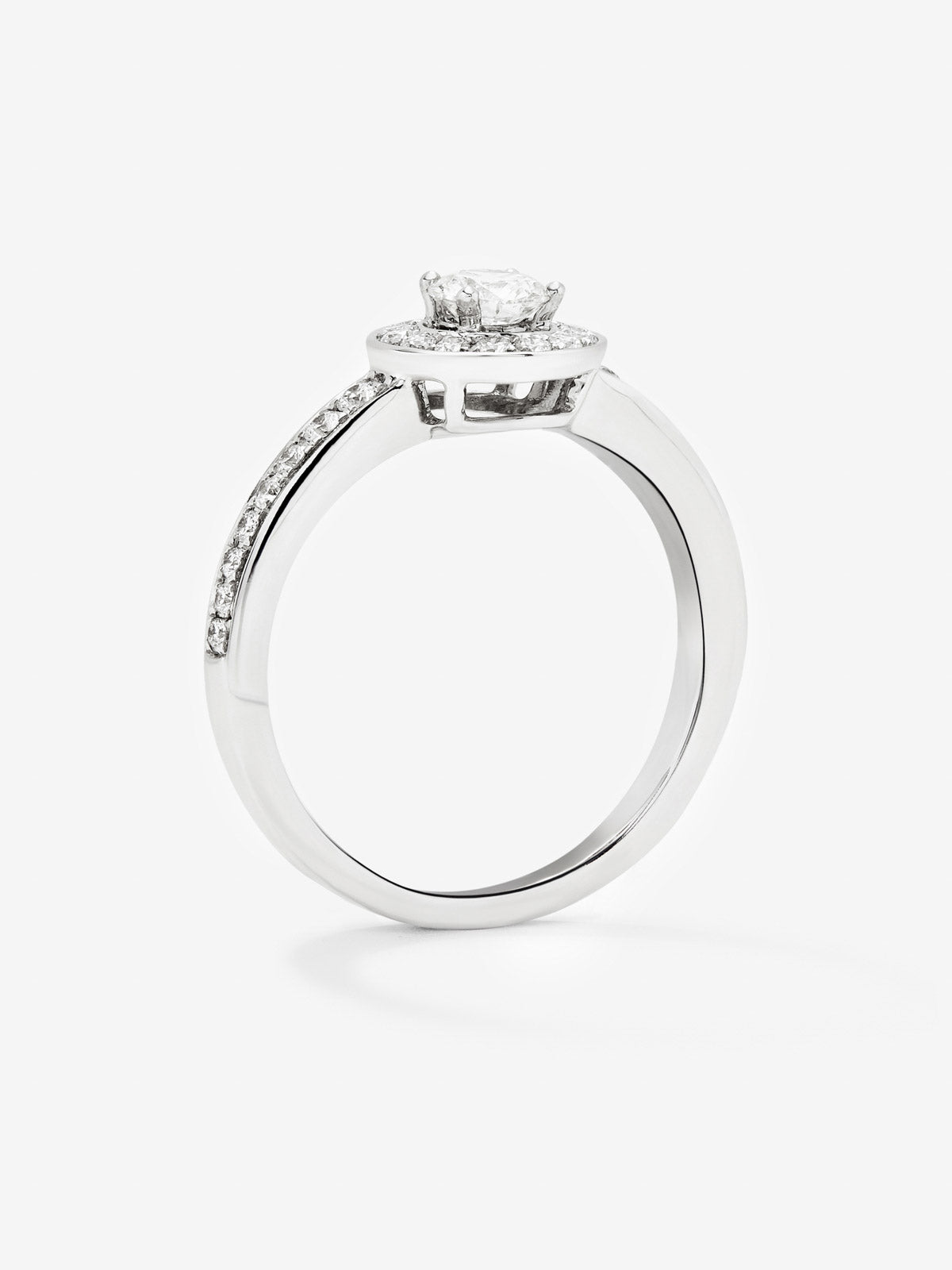 Anillo solitario de compromiso de oro blanco de 18K con orla de diamantes
