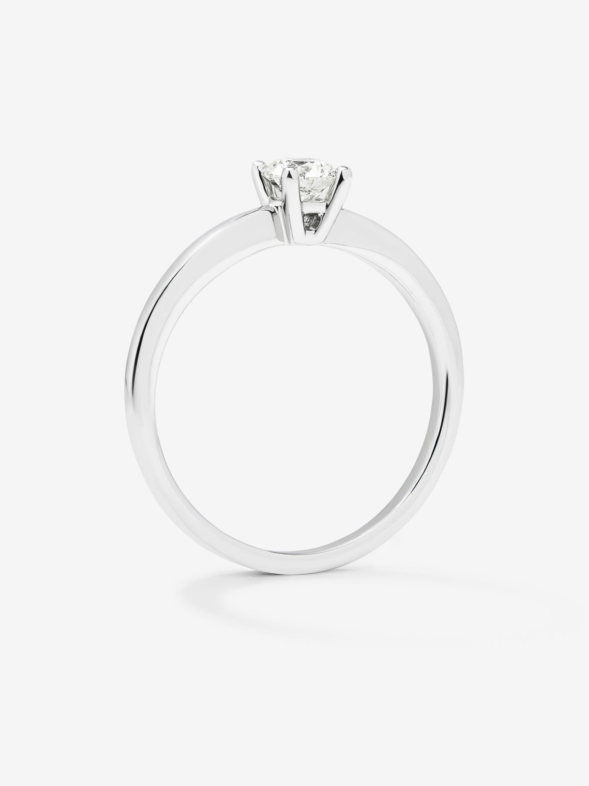 Anillo solitario de oro blanco de 18K con diamante en talla brillante de 0,3 cts