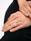 Anillo solitario de oro blanco de 18K con diamantes en talla brillante de 0,7 cts