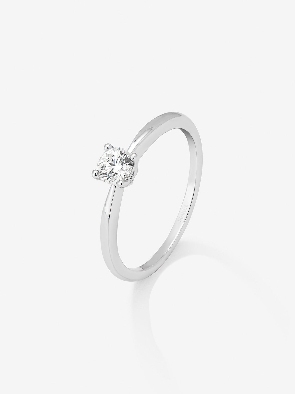 18K white gold solitaire ring with 0.2 ct brilliant-cut diamond