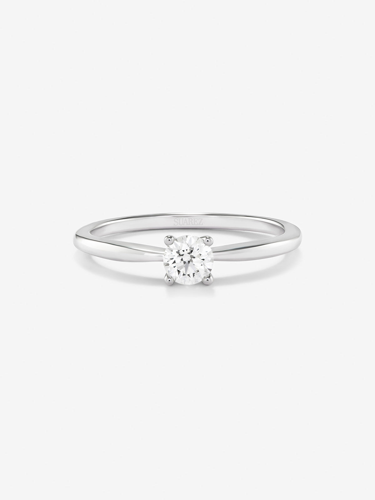 Anillo solitario de oro blanco de 18K con diamante en talla brillante de 0,2 cts