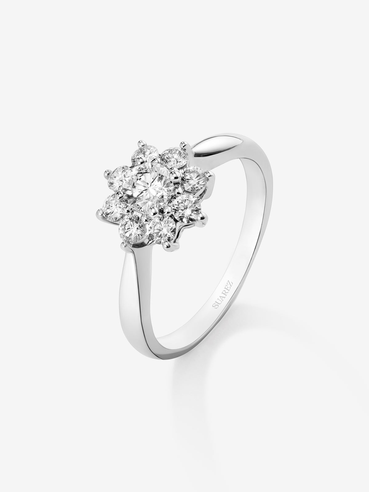 Anillo solitario de oro blanco de 18K con diamante en talla brillante de 0,7 cts
