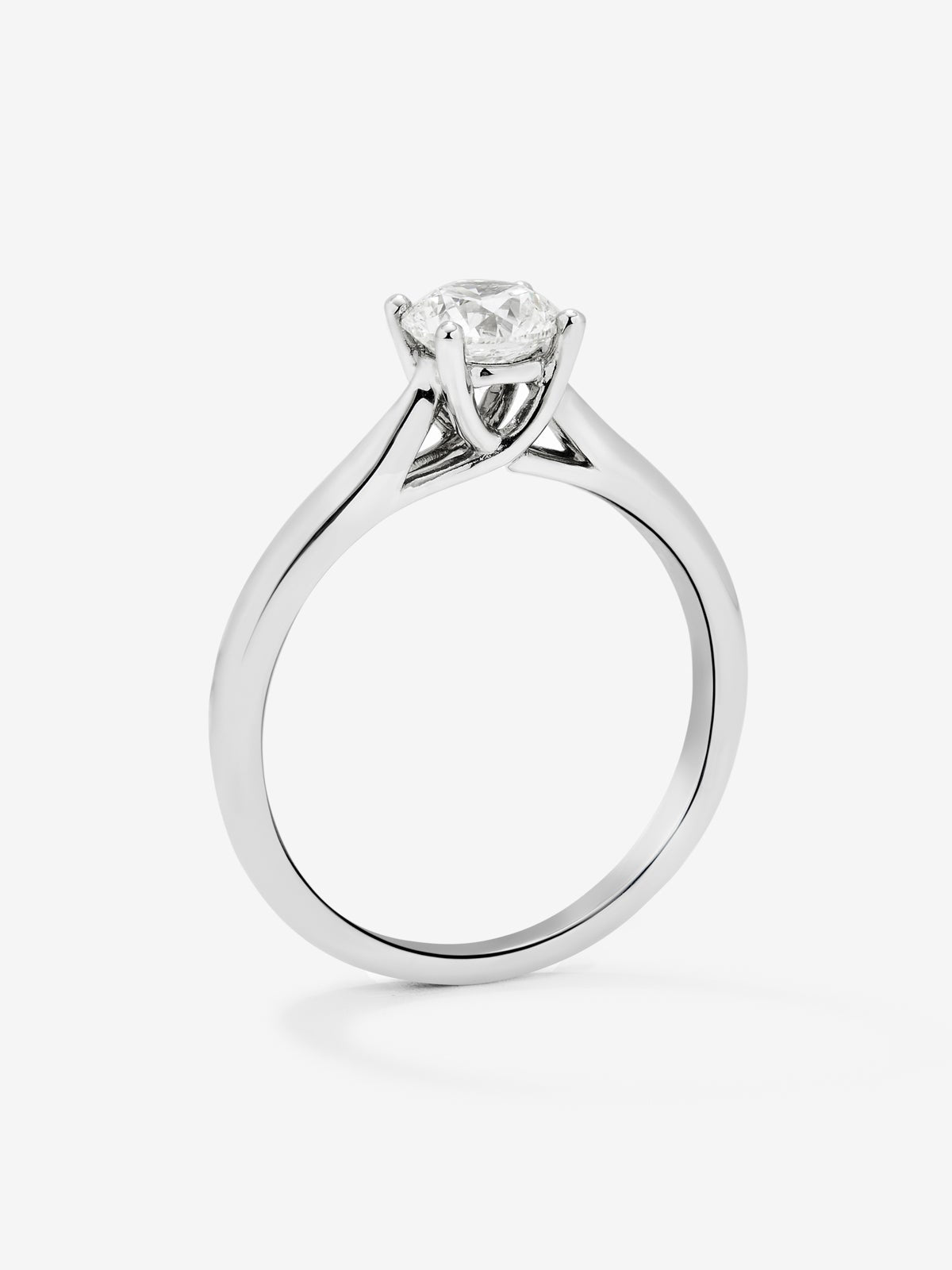 Solitario de compromiso de oro blanco de 18K con diamante central de 0,50 quilates