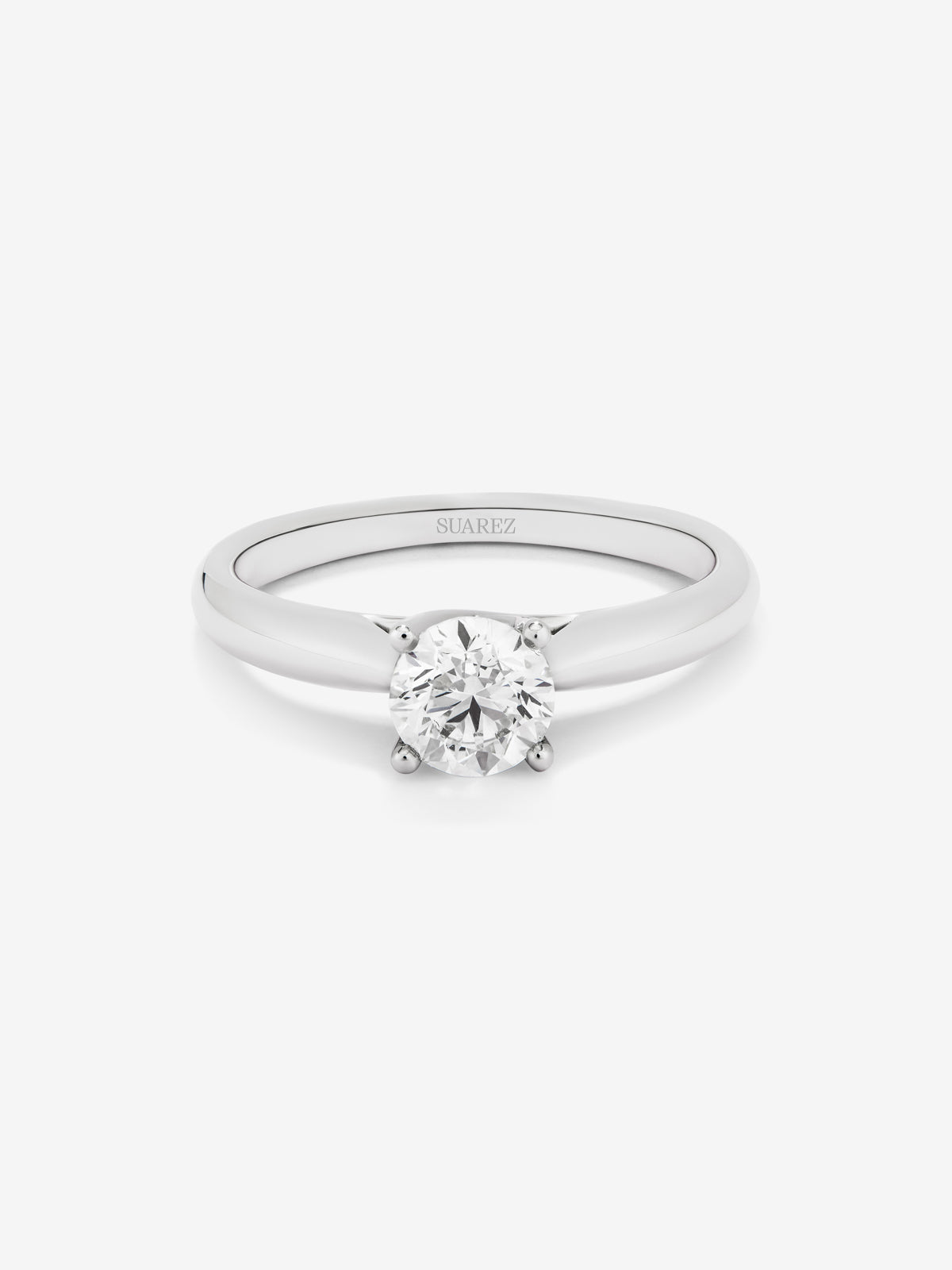 Solitario de compromiso de oro blanco de 18K con diamante central de 0,70 quilates
