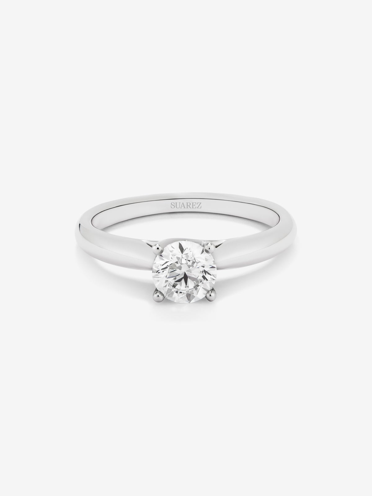 Solitario de compromiso de oro blanco de 18K con diamante central de 0,70 quilates