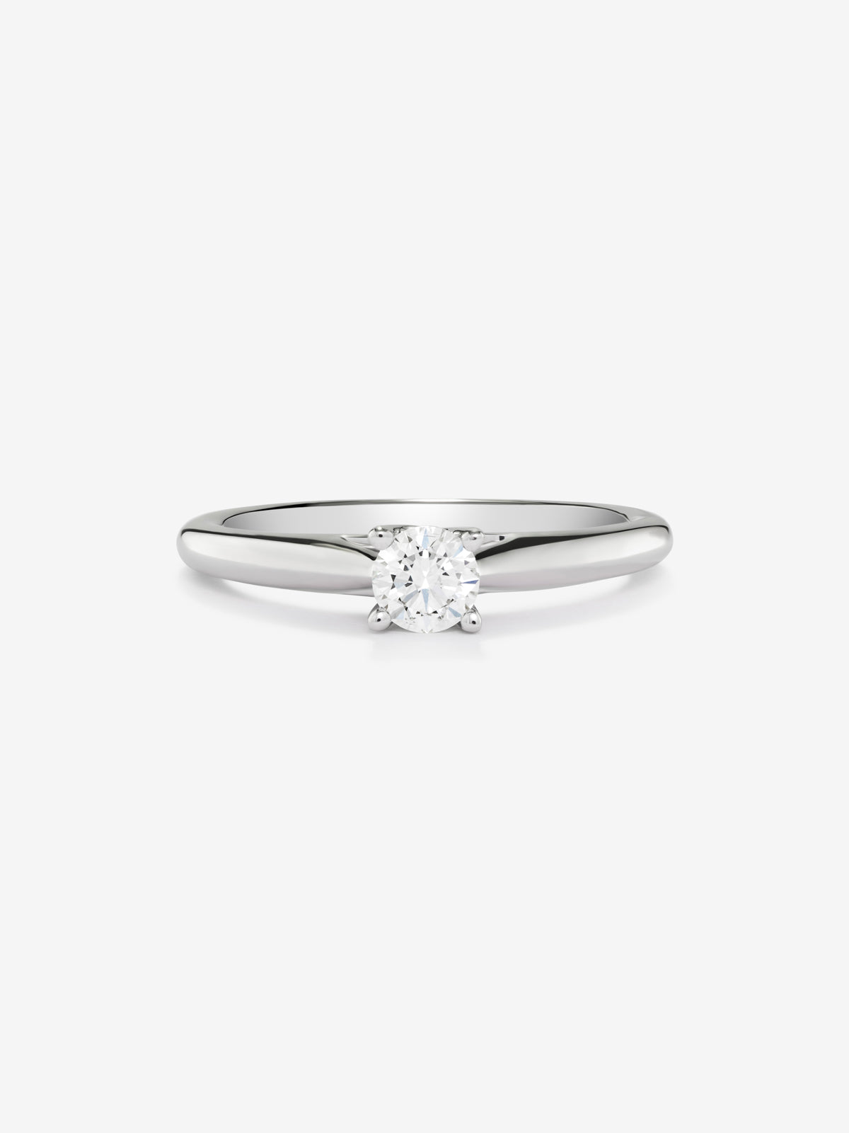 Anillo solitario de compromiso de oro blanco de 18k con diamante central de 0,25 quilates