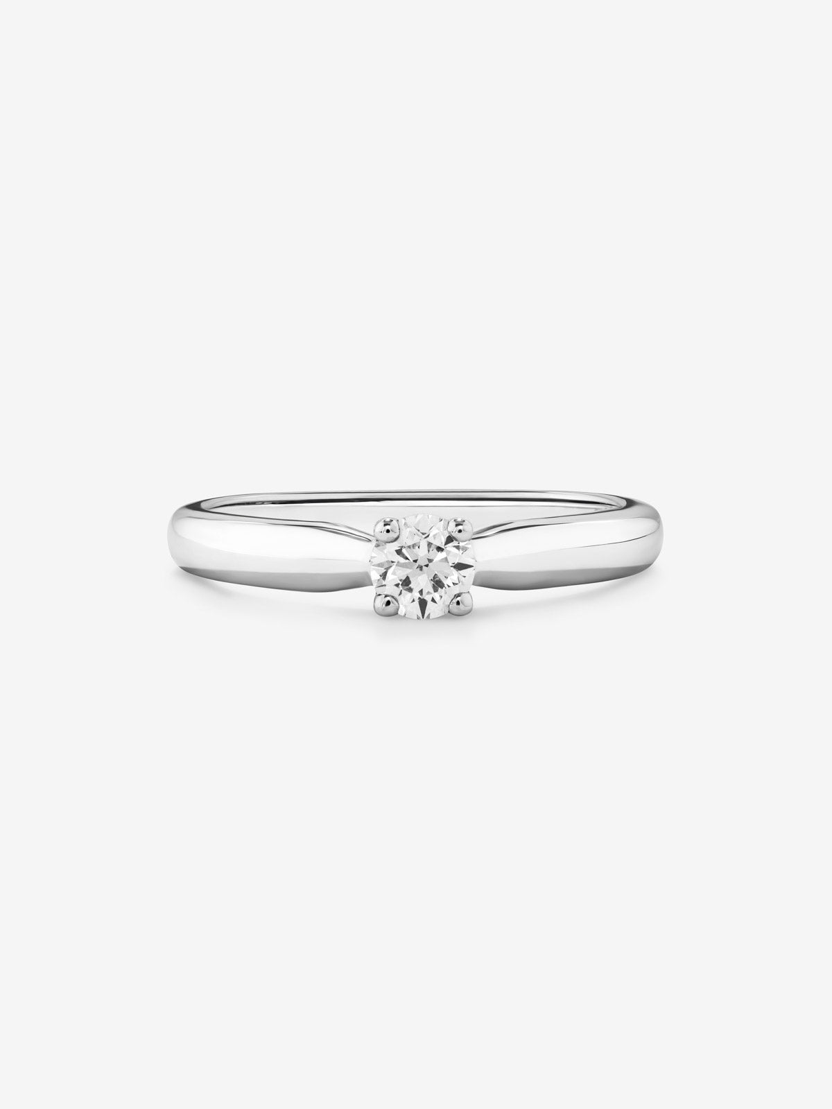 Anillo solitario de oro blanco de 18K con diamante en talla brillante de 0,15 cts