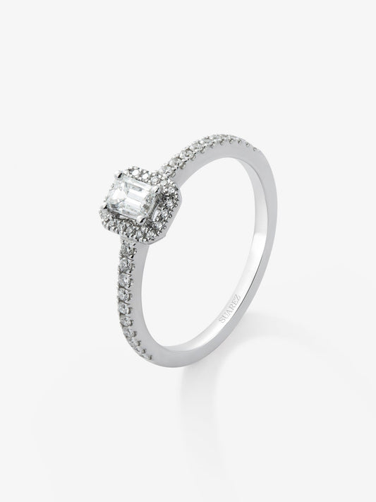 Anillo solitario de compromiso de oro blanco de 18K con diamantes