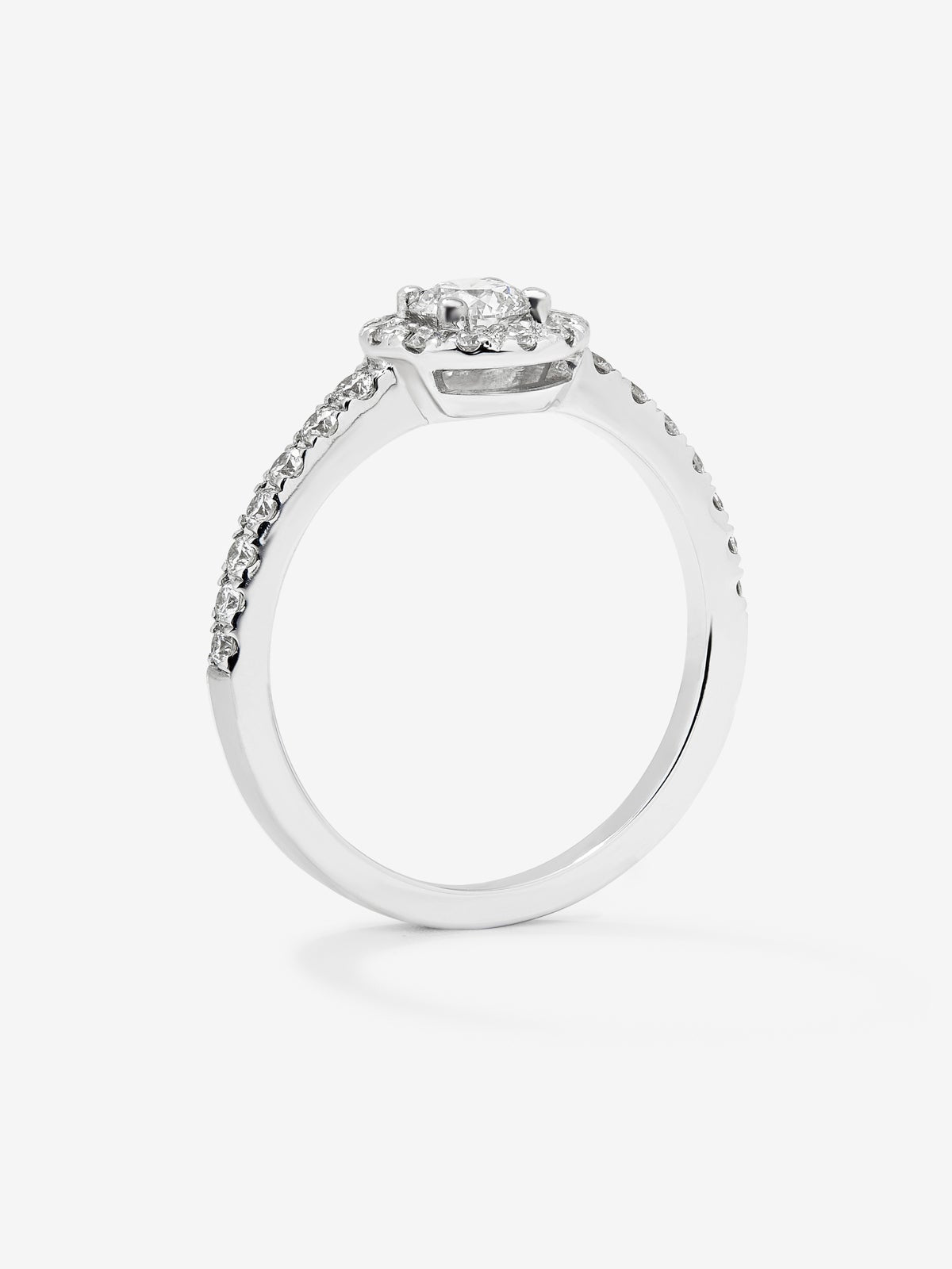 Anillo solitario de compromiso de oro blanco de 18K con diamantes