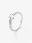Anillo de oro blanco de 18K con diamantes blancos en talla oval y brillante de 0,61 cts