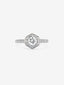 Anillo de oro blanco de 18K con diamante central en talla brillante de 0,4 cts y orla con 2 diamantes en talla baguette con un total de 0,14 cts y 30 en talla brillante con un total de 0,19 cts