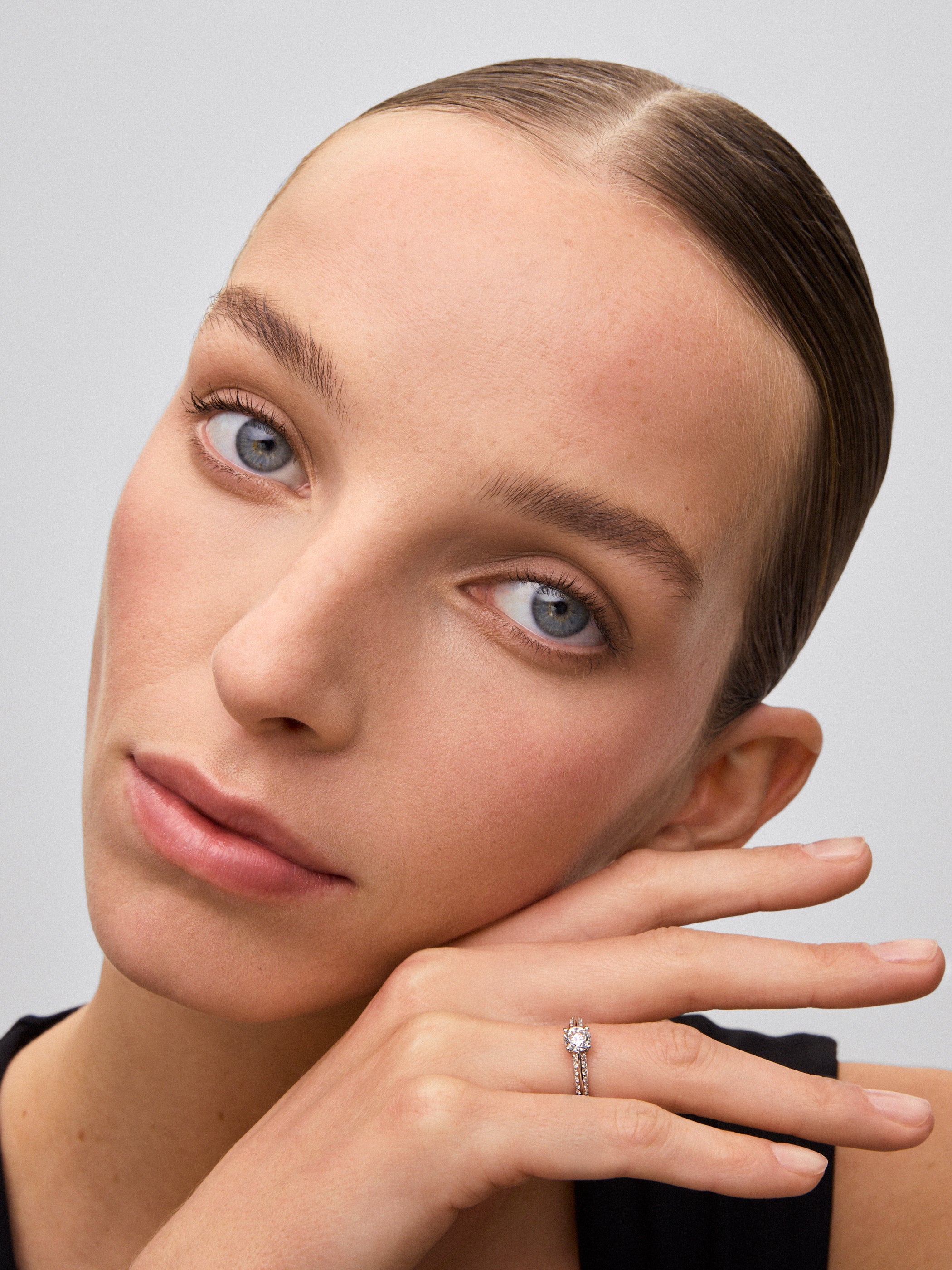 Solitaire ring in 18K white gold with a 0.70-carat central diamond and additional brilliant-cut diamonds totaling 0.22 cts