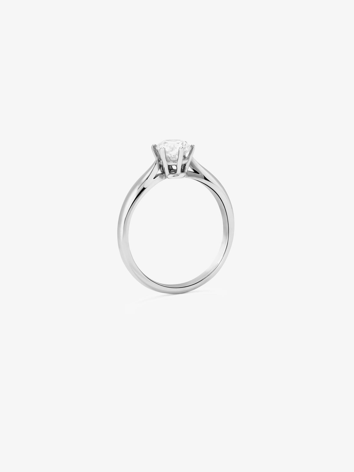 Anillo solitario de oro blanco de 18K con diamante en talla brillante de 0,4 cts