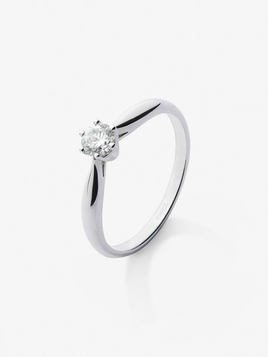 Anillo solitario 3006 de oro blanco de 18K con diamante central en talla brillante de 0,4 cts
