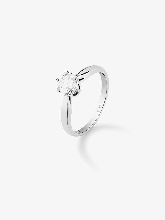 Anillo solitario de oro blanco de 18K con diamante central en talla brillante de 0,4 cts