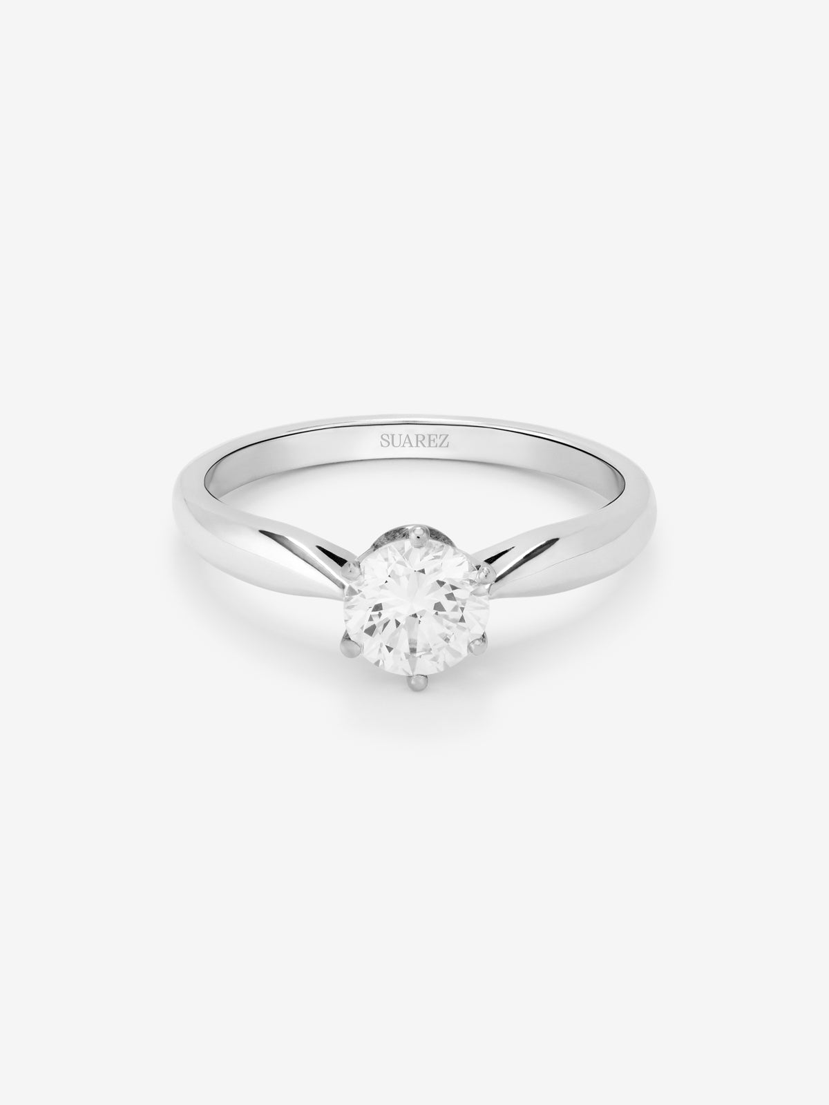 Anillo solitario 3006 de oro blanco de 18K con diamante en talla brillante de 0,7 cts