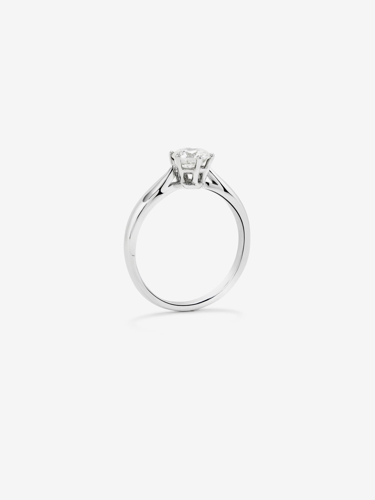 Anillo solitario de compromiso de oro blanco de 18K con diamante central de 0,7 quilates