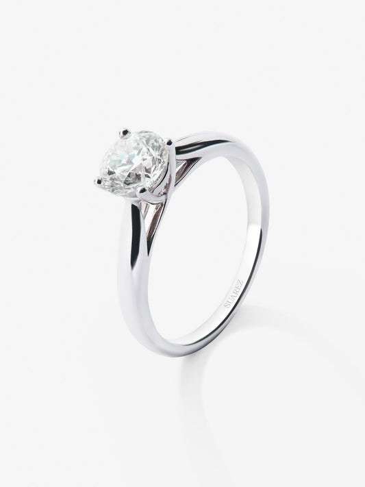Anillo solitario de compromiso de oro blanco de 18K con diamante central de 1 quilate