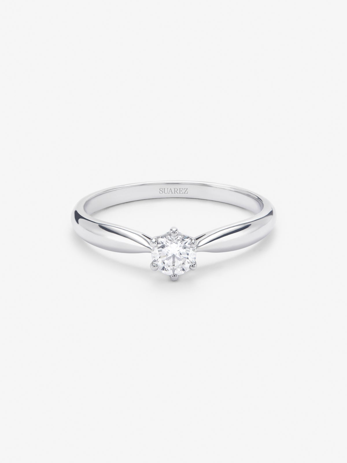 Anillo solitario de oro blanco de 18K con diamante en talla brillante de 0,20 cts
