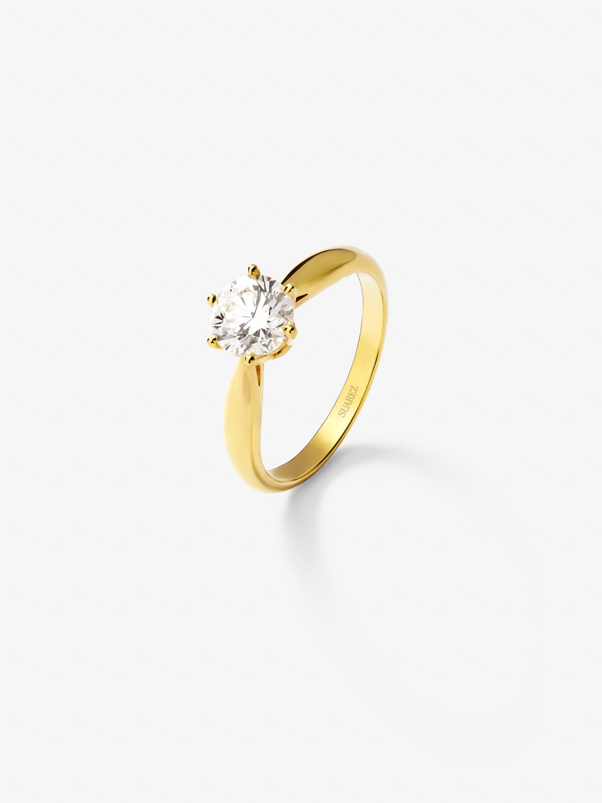 Anillo tipo solitario de oro blanco de 18K con diamante blanco en talla brillante de 1 cts