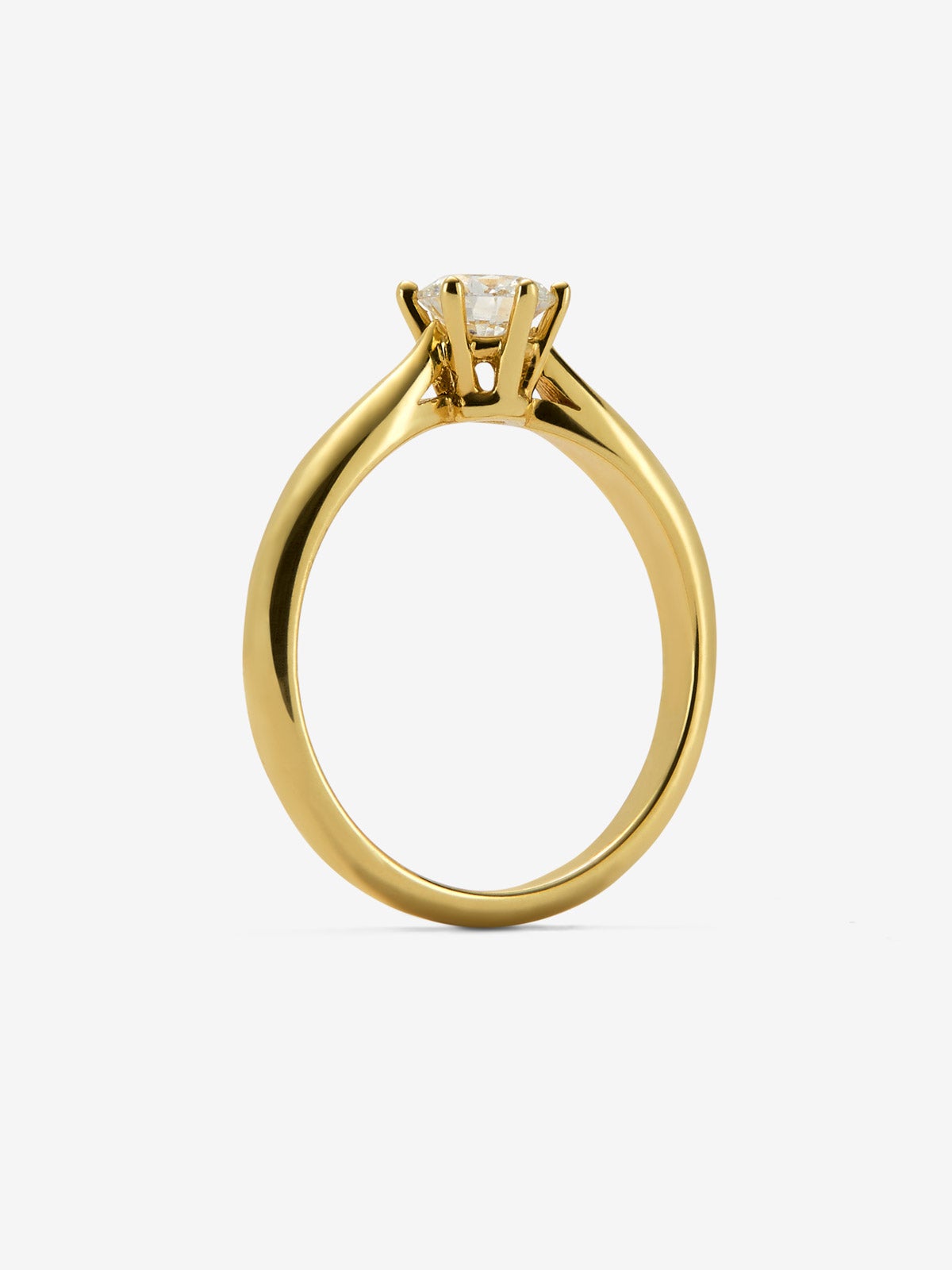 Anillo solitario de oro amarillo de 18K con diamante en talla brillante de 0,4 cts