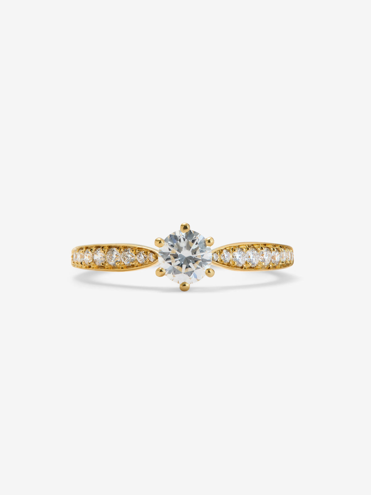 Anillo solitario 3006 de oro amarillo de 18K con diamante central en talla brillante de 0,40 cts y diamantes en talla brillante con un total de 0,18 cts