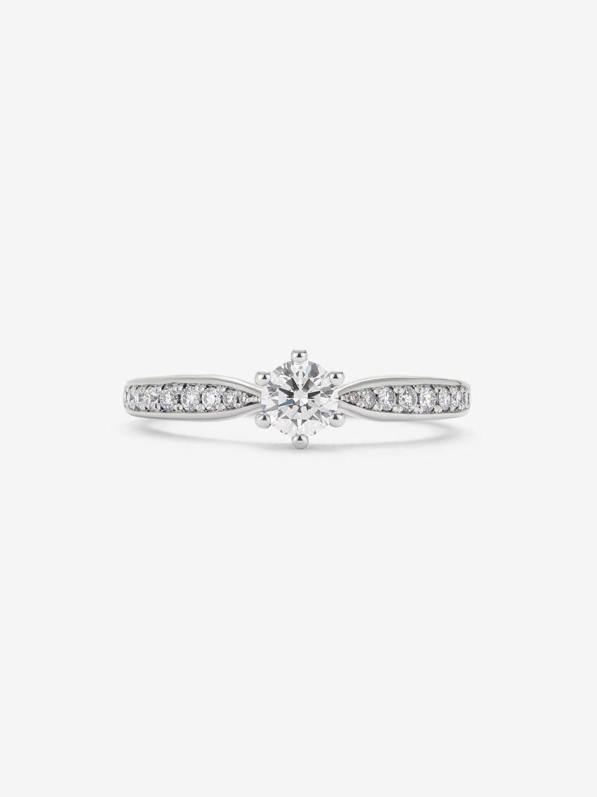 Anillo solitario 3006 de oro blanco de 18K con diamante central en talla brillante de 0,30 cts y diamantes en talla brillante con un total de 0,16 cts