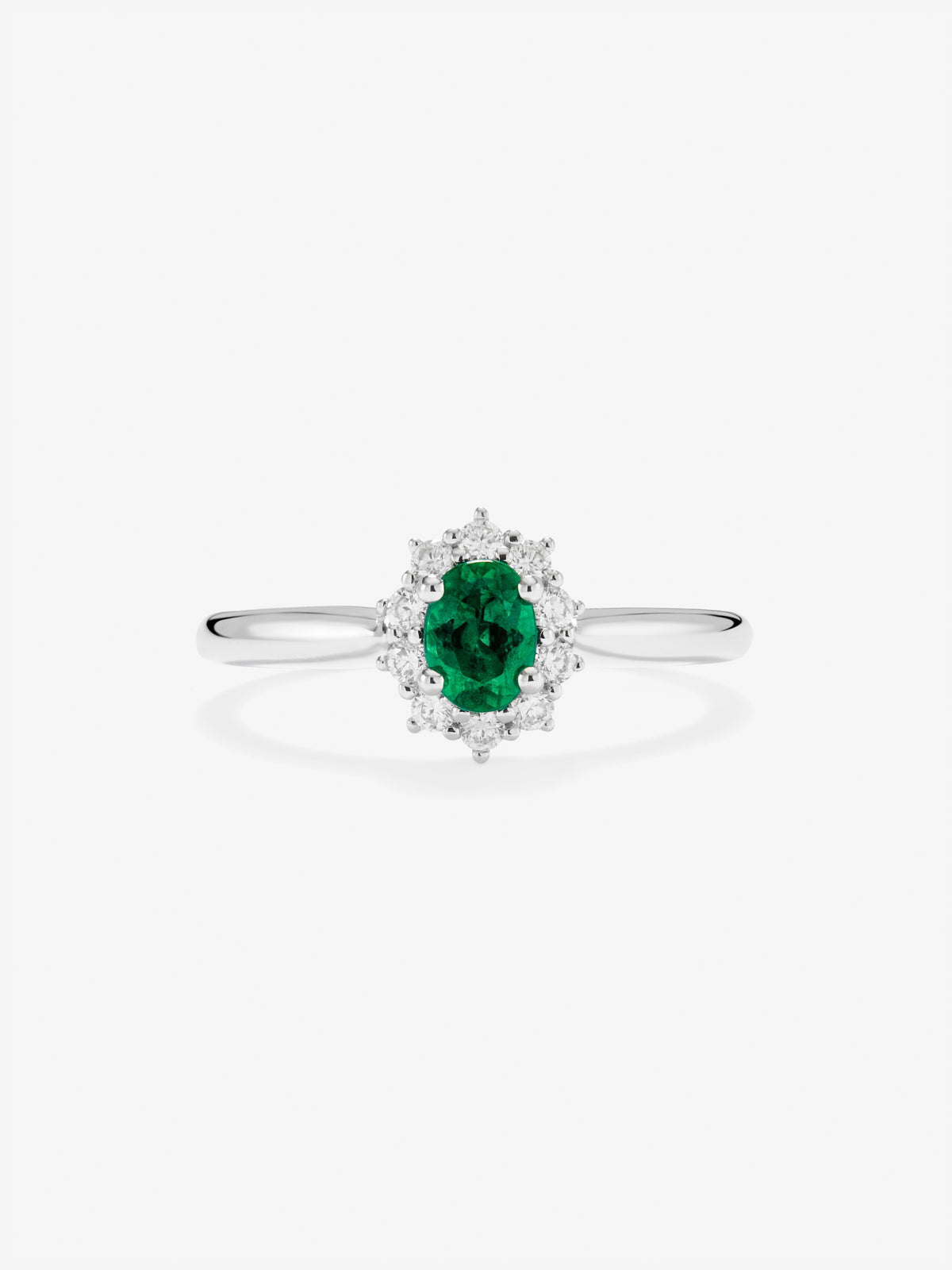Anillo de oro blanco de 18K con esmeralda verde en talla oval de 0,428 cts y diamantes en talla brillante con un total de 0,241 cts