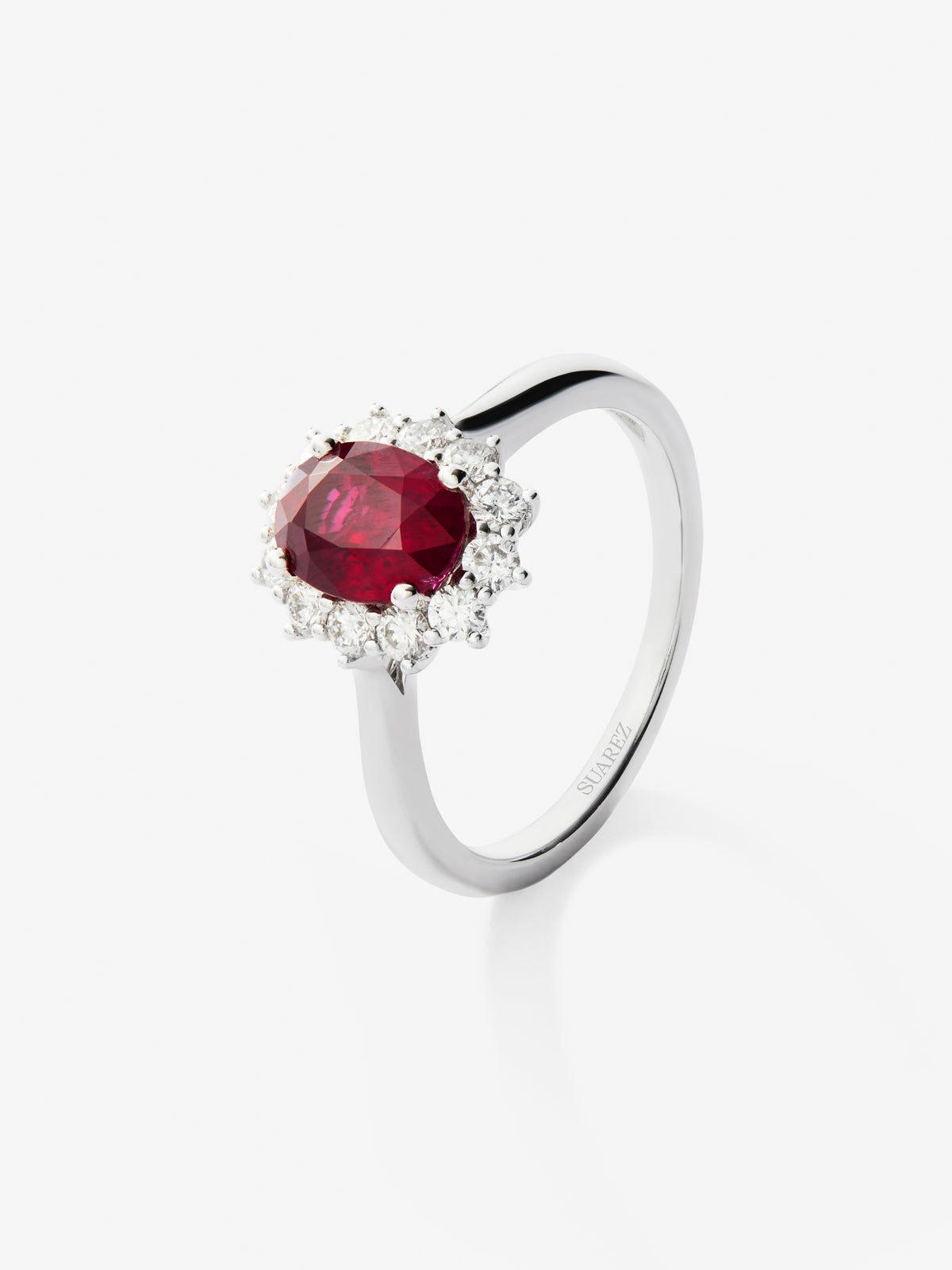 18K white gold ring with ruby