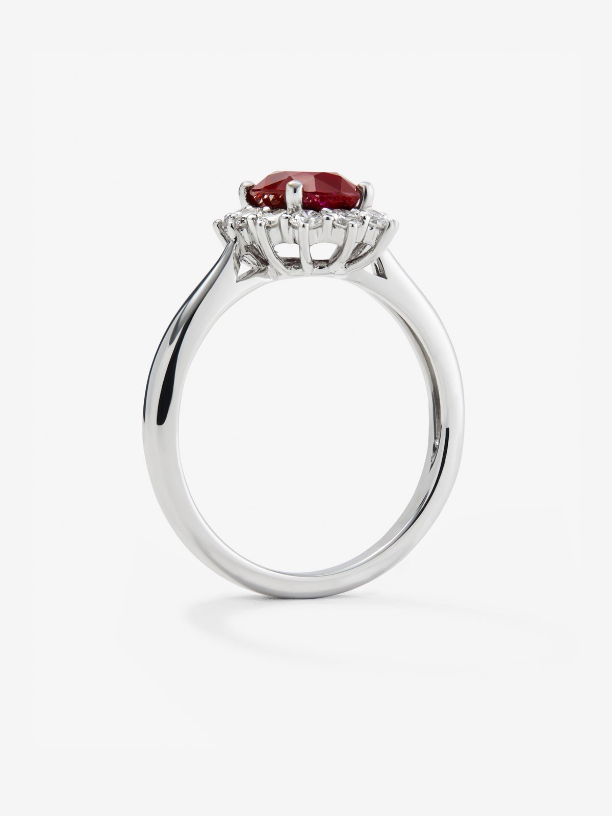 Anillo de oro blanco 18K con rubí