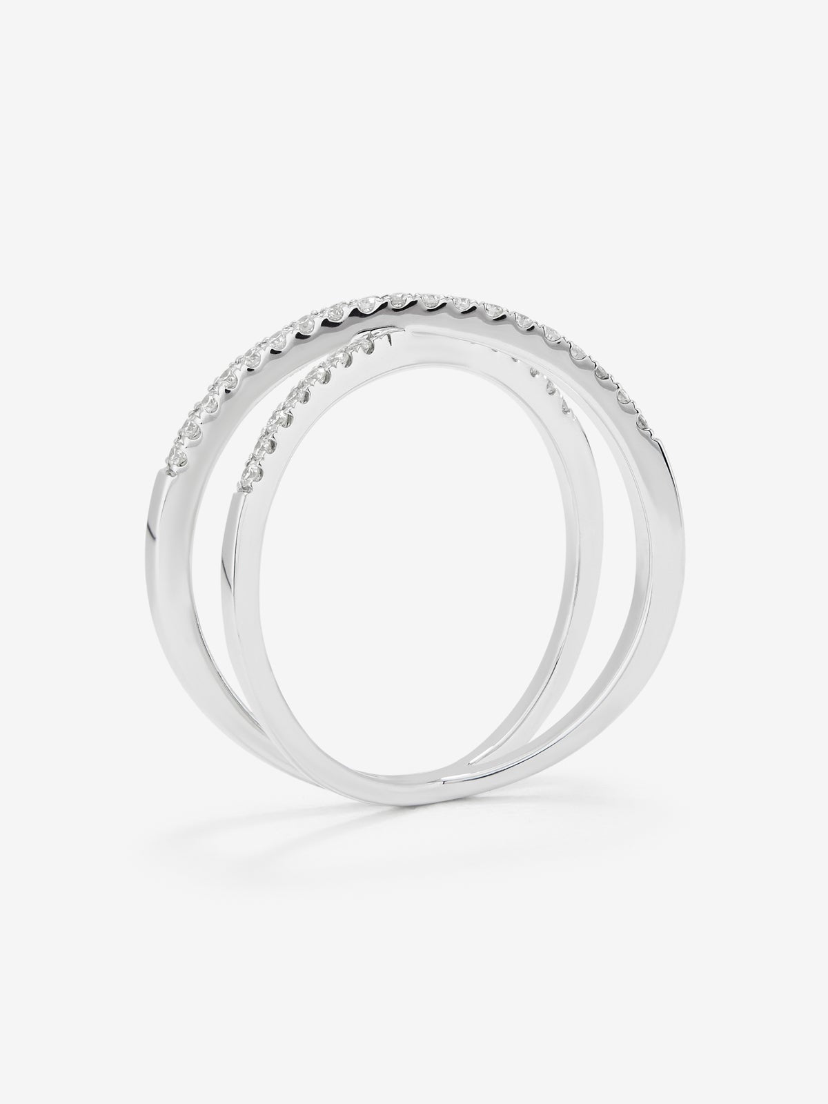 Anillo cruzado de oro blanco de 18K con 33 diamantes en talla brillante con un total de 0,2 cts