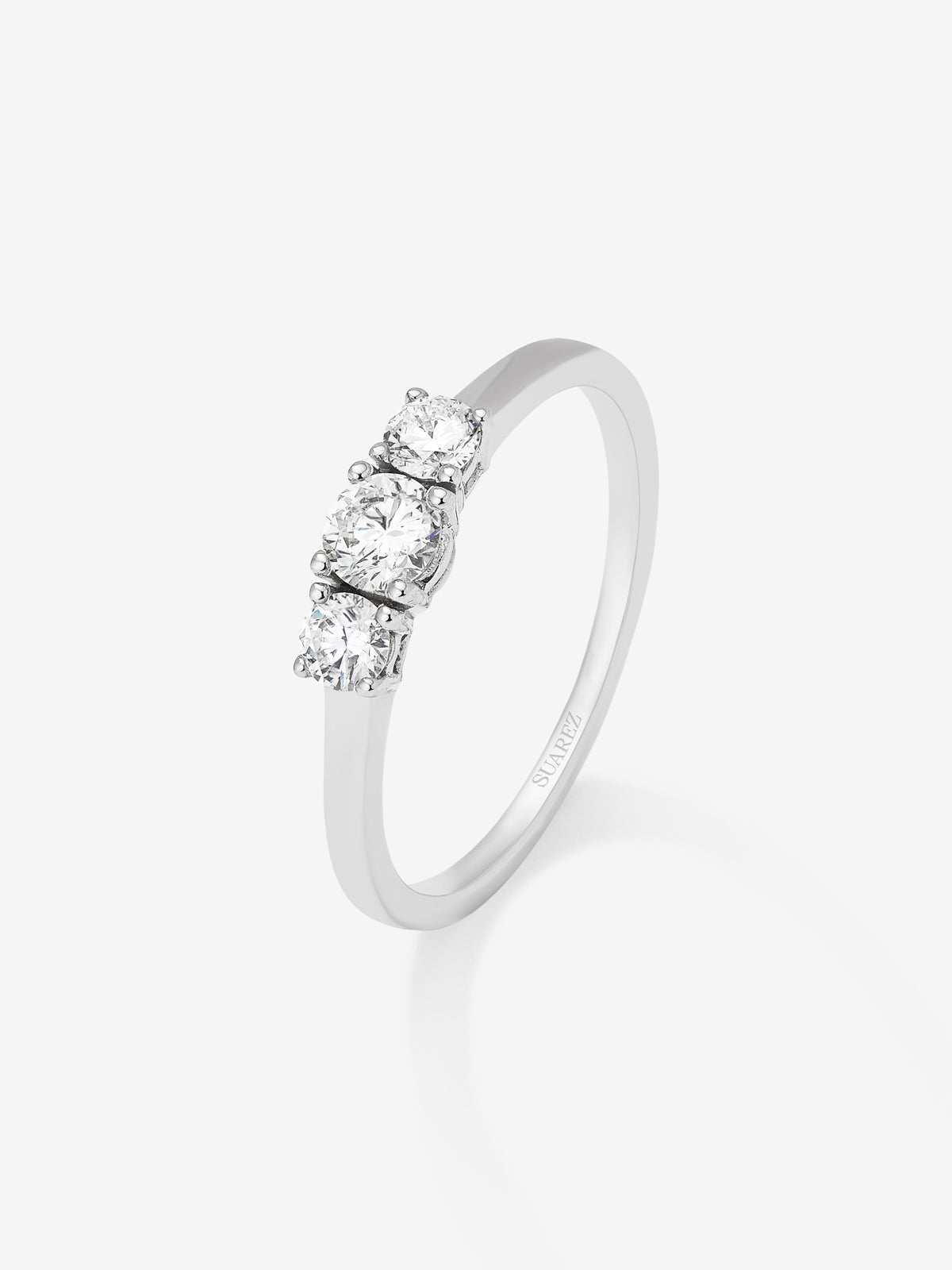 Anillo solitario de oro blanco de 18K con diamante en talla brillante de 0,2 cts